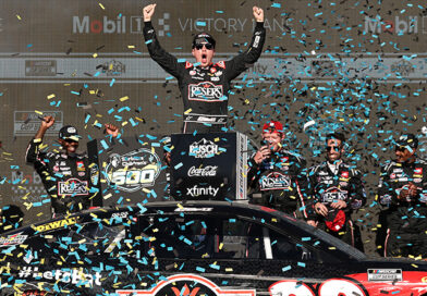 <strong>Bell triumphs in Phoenix with dramatic win over teammate Hamlin</strong>