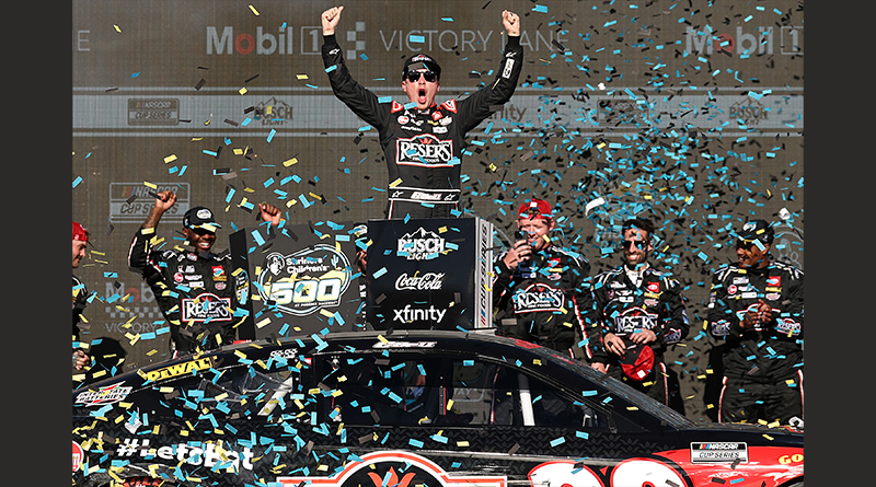 <strong>Bell triumphs in Phoenix with dramatic win over teammate Hamlin</strong>